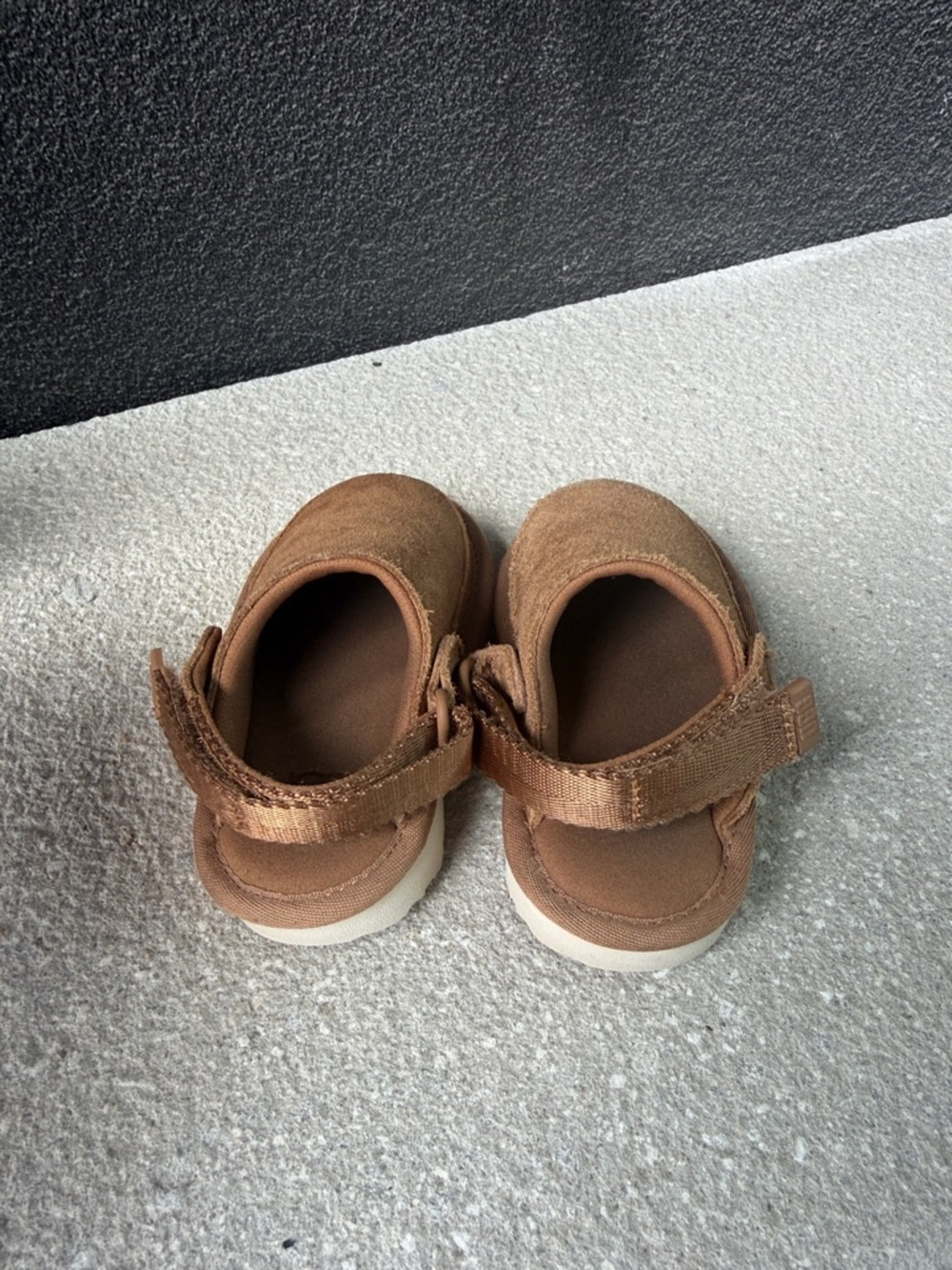 UGG Toddler Chestnut Brown Suede Slide Sandals with Adjustable Strap - Picture 5 of 7